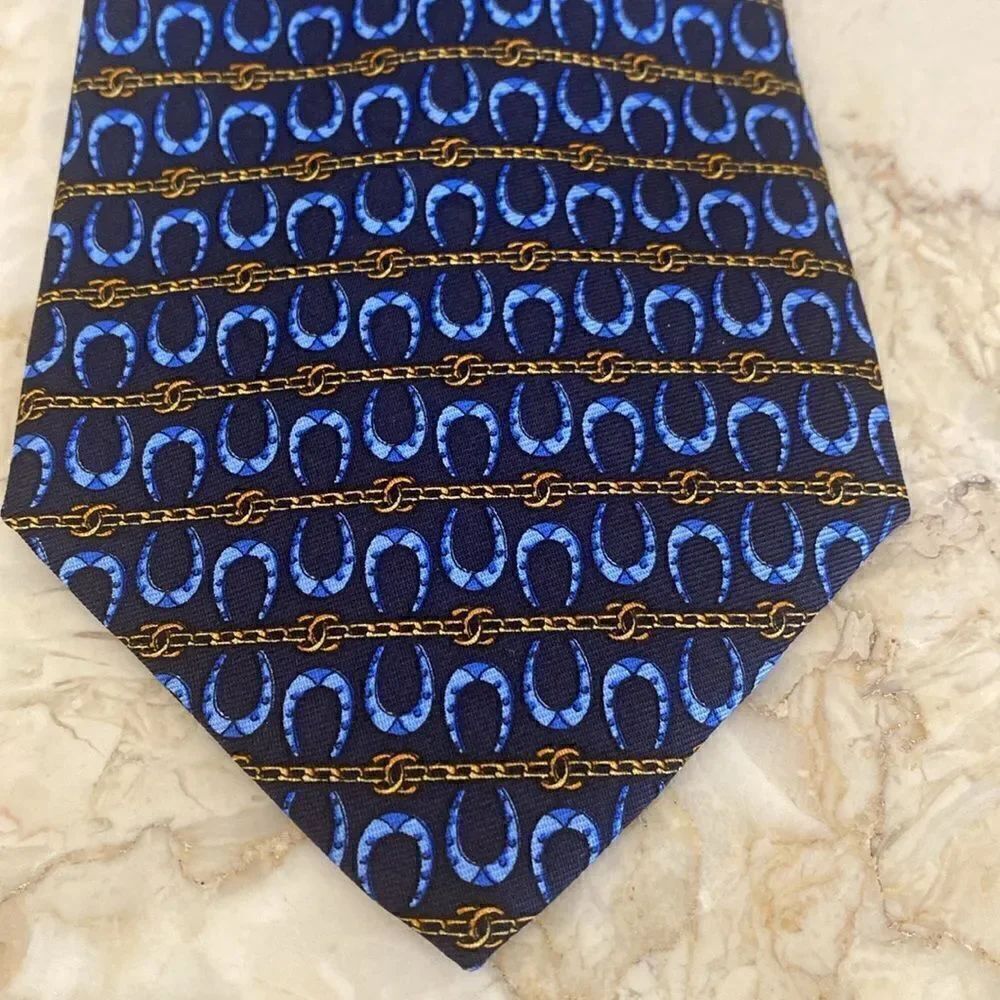 Chanel Horseshoes CC Logo 100% Silk Tie - Picture 3 of 11